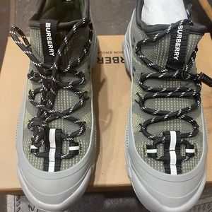 Burberry kids shoes us size 3